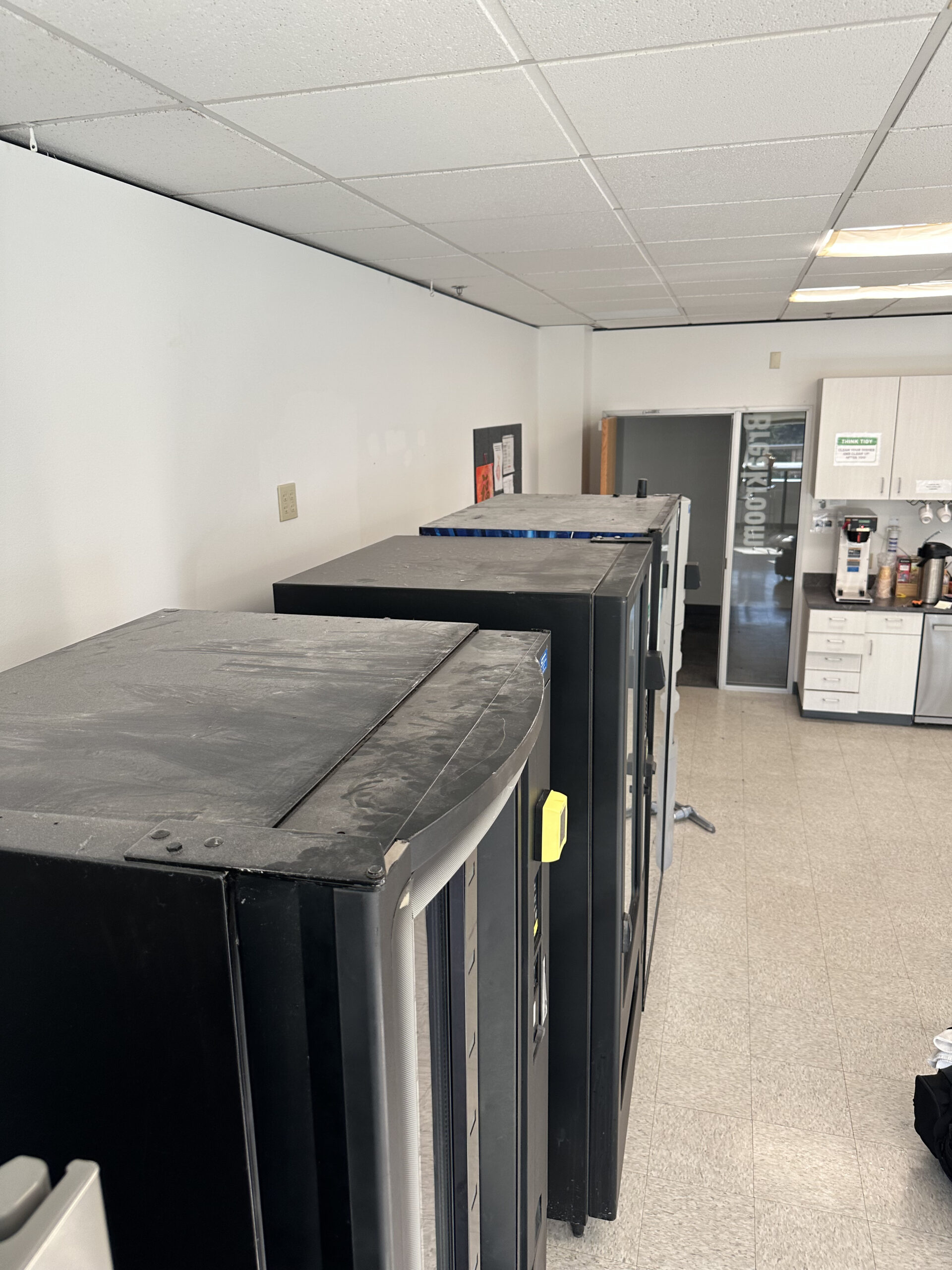 Breakroom cleaning by Clear Zone (table disinfecting).